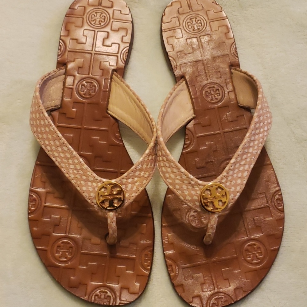 Like newTory Burch thora leather flip flop